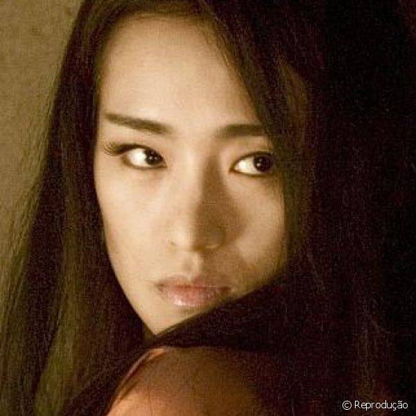 A personagem Hatsumomo, que é interpretada pela atriz Gong Li, aposta no delineador preto para levar charme aos olhos